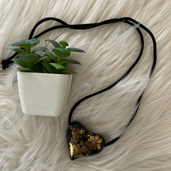 Sandra Pailet Jewelry - Sandra Pailet Vintage Necklace Porcelain Heart Handpainted Gold Roses 1970/80s